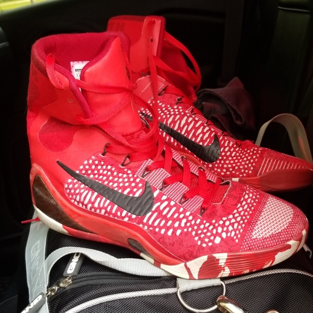 Kobe 9 Christmas Red